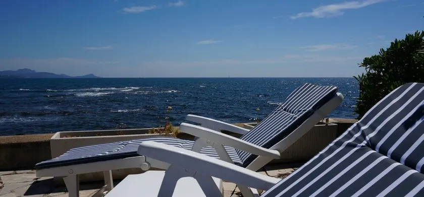 WATERFRONT HOUSE SLEEPS 8 - Image 1