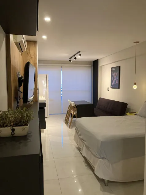 Studio Lux West Flat - Image 1