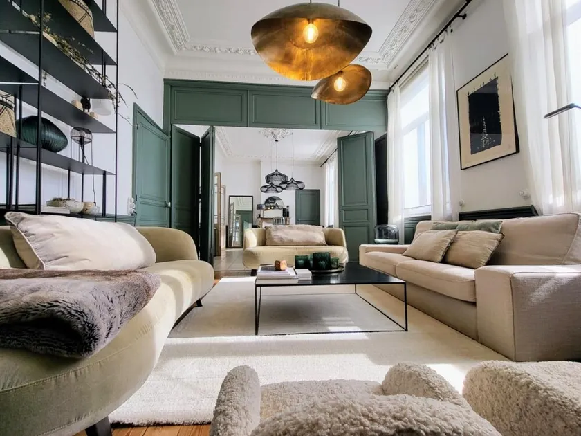 Elegant 300m² Townhouse w/ Spacious Garden, Modern Amenities, Close to Nature & Attractions - Image 1