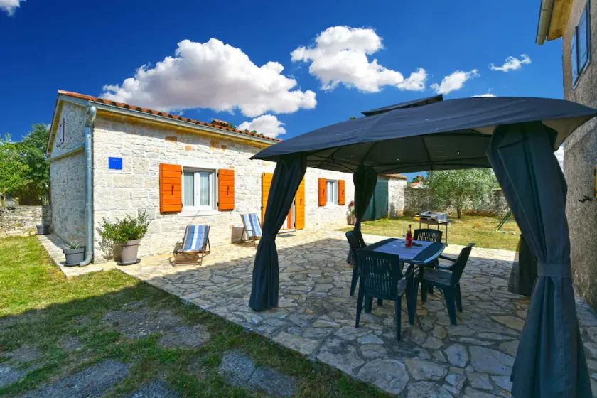 Holiday home with air conditioning - Image 1