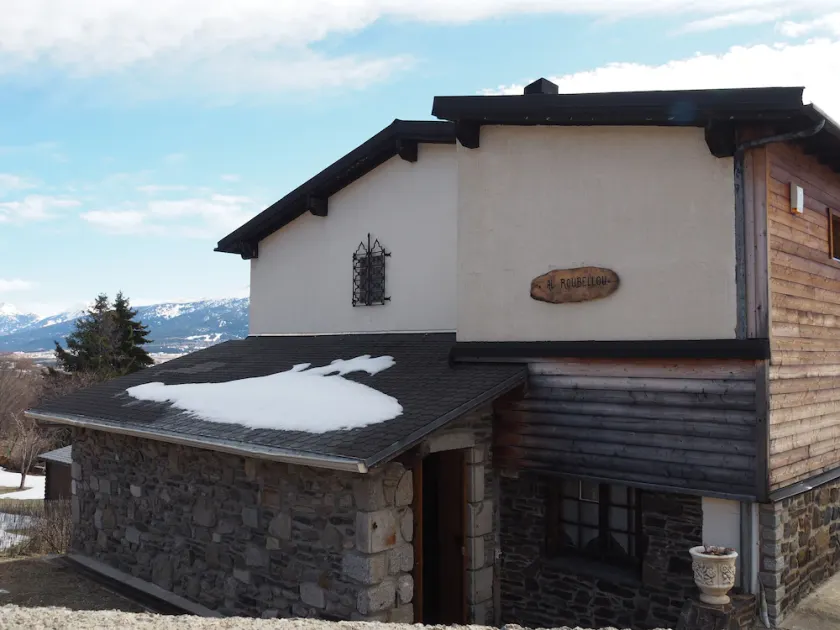 Peaceful stay in the heart of a mountain village, with views of the Pyrenees. - Image 1