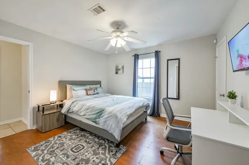 Med Center - 3 bed-2bath - Fully Gated - Dog Friendly -Long-Monthly Discounts - Image 1