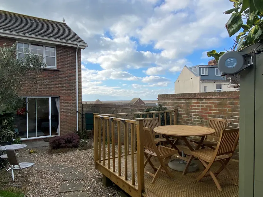 Quiet location, short walk to beach, with views of Portland and Jurassic coast - Image 1