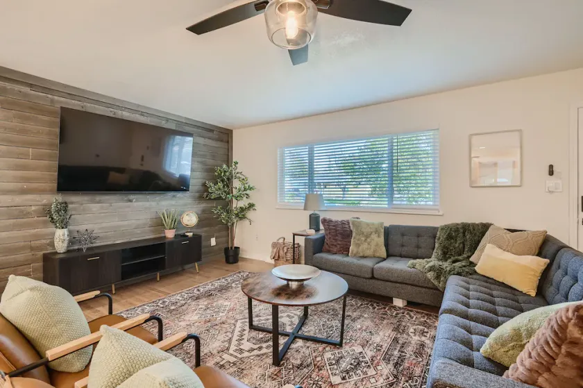 5 Bd & 3 Ba - Hot Tub, Game Room, Fire Pit, Fenced Yard - Denver & Boulder - Image 1