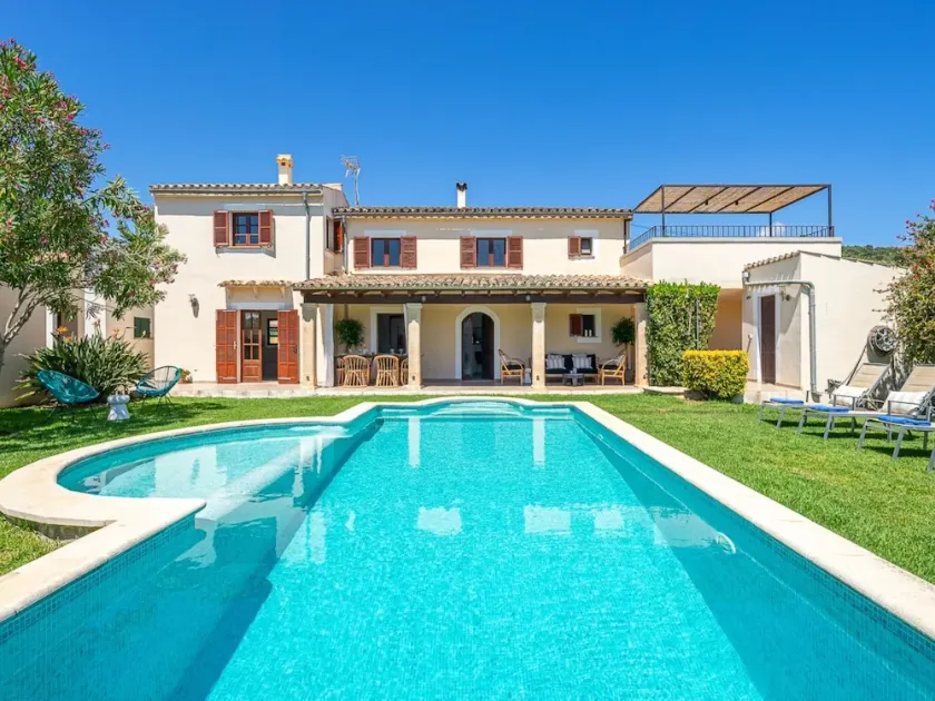 Villa med privat pool og børneplads, gratis WiFi, nær Pollensa - Image 1