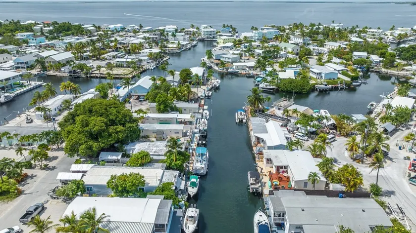 Waterfront Key Largo Home 45’ Dock + Boat Lift  3BR / 2.5BA Bay & Ocean Access - Image 1