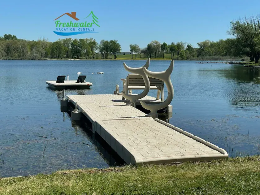 Three Swans Lakehouse: Kayaks, Canoes, & Sunshine – The Ultimate Summer Getaway - Image 1