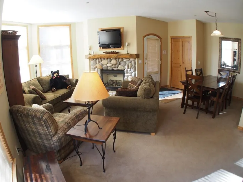 Multi level 3 bedroom condo with easy access to ski runs and view of Mt. Morrisey - Image 1