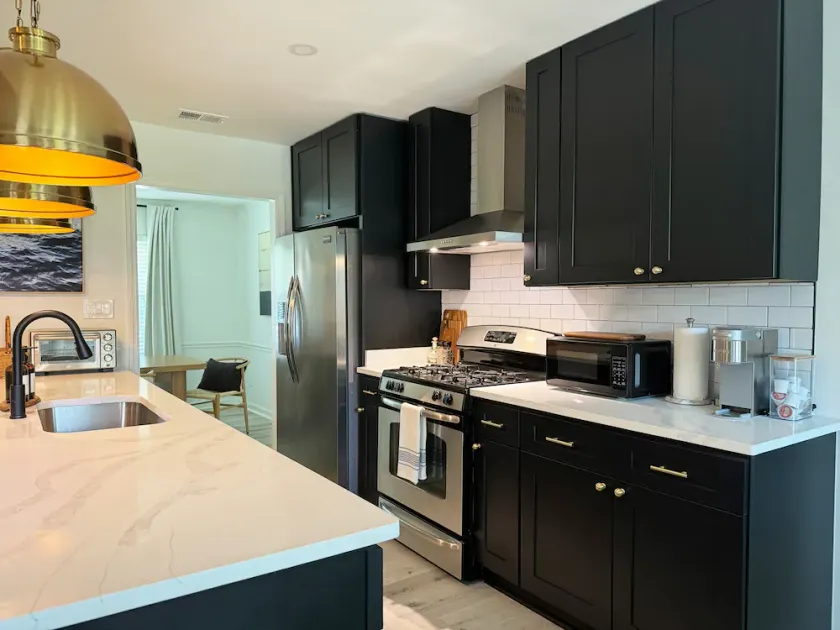 Modern Home Near Beach & City Dog Friendly - Image 1