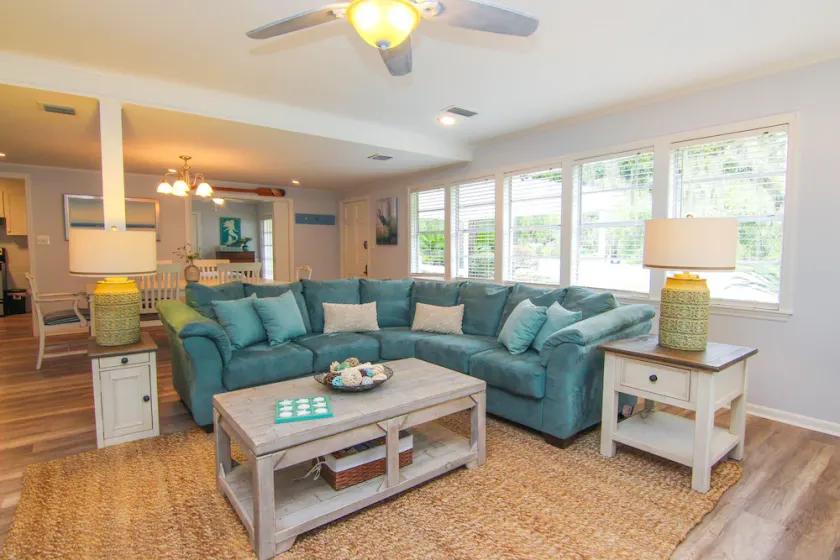 Walk to Beach . Bright & Airy Family Friendly Beach Cottage - Image 1