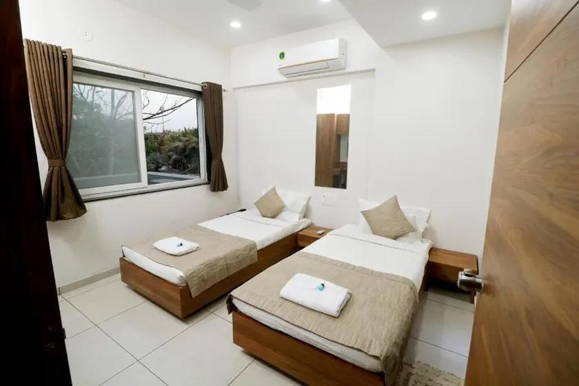 Hotel Nee Residency - Image 1
