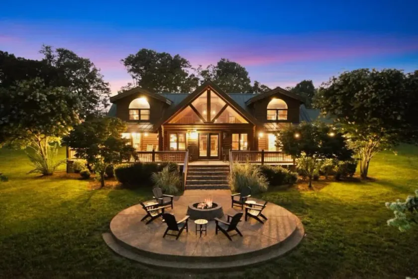 Stunning Log Cabin Getaway North of Nashville - Image 1