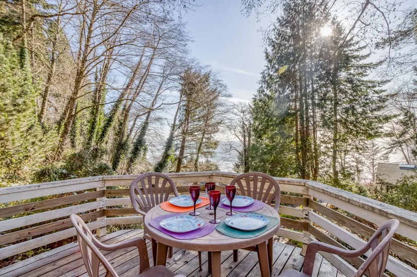 Secluded Nature-lover’s Delight Above Manzanita Has King Suite - Image 1