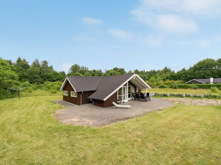 \"Arnika\" - 28km from the sea by Interhome - Image 1