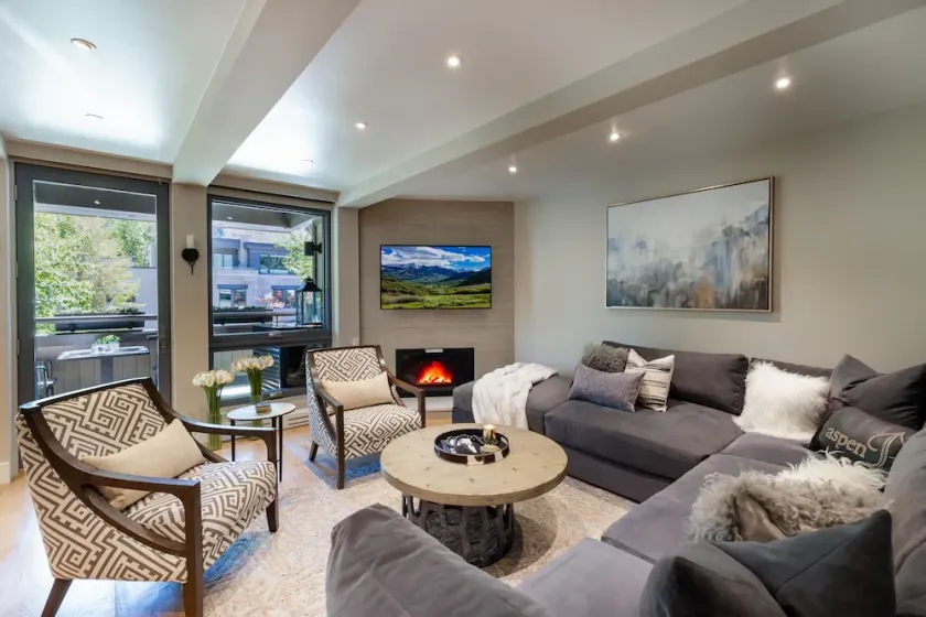 Luxurious 2BR 2BA w AC & MTN Views! - Image 1