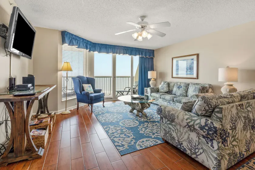 Sunrise Pointe 4F Condo - Image 1