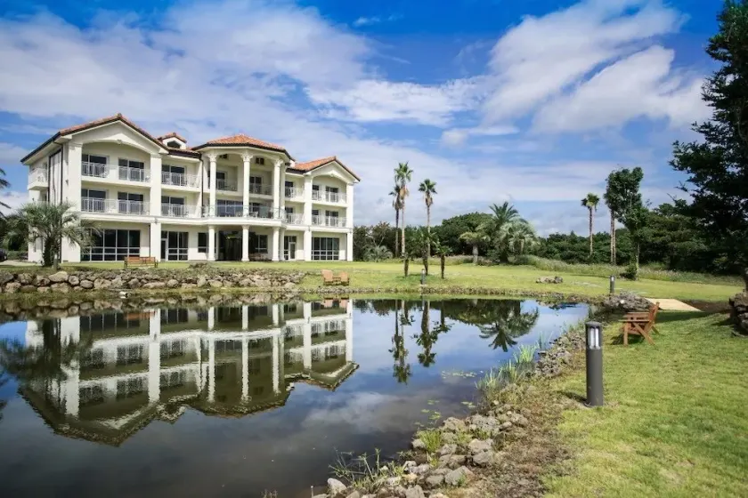 Oakra Resort - Image 1