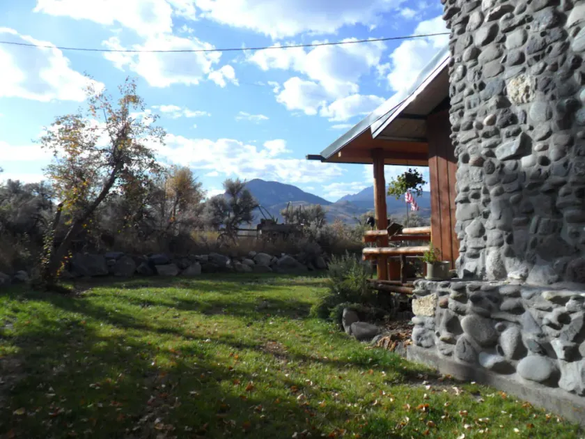 Blick auf die Berge mit Trout Creek Frontage!  Zehn Meilen von Yellowstone! - Image 1