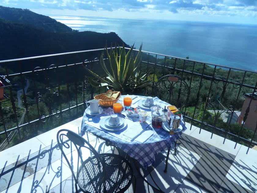 B&B Il Vigneto with a Sea View in the Cinque Terre National Park - Image 1