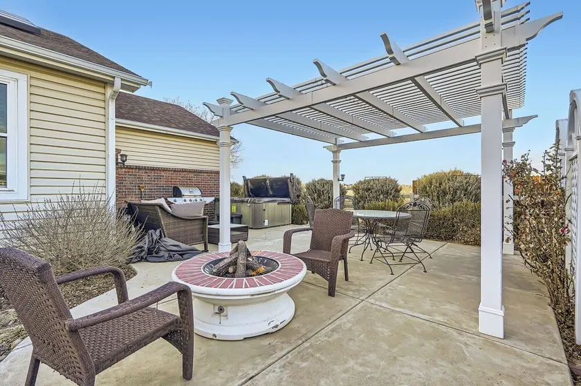 Modern 3BR  3 Bath Ranch, Resort Oasis with Hot Tub,Fire Pit Workspace Near DIA - Image 1