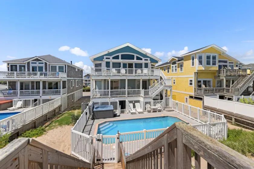 Sand Pebbles: Oceanfront, Pool, Hot Tub, Rec Room - Image 1