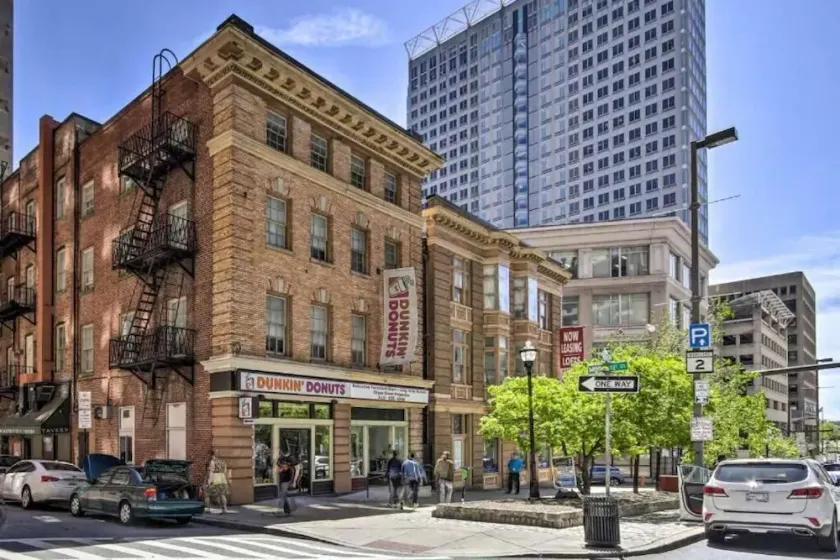 Convention Center corporate apartments - Image 1