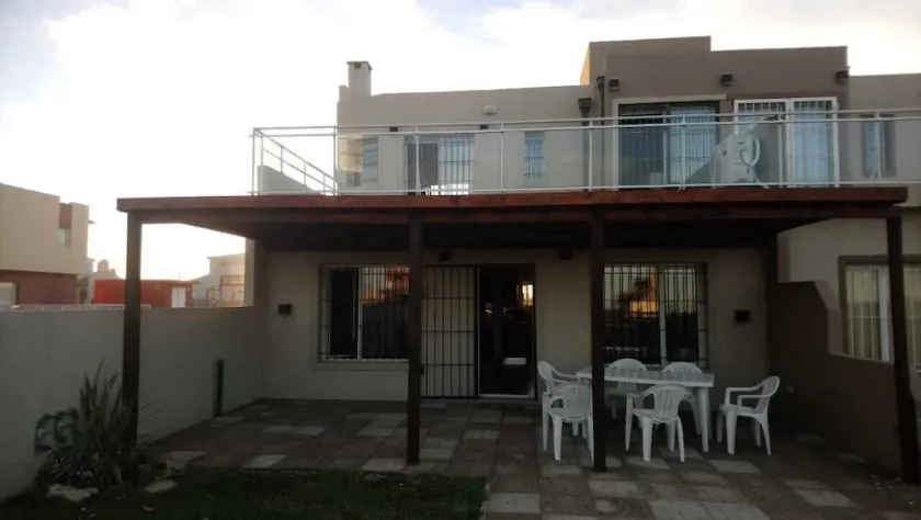 HOUSE THIRTY METERS FROM THE SEA, WITH LARGE BALCONY WITH SEA VIEW. - Image 1