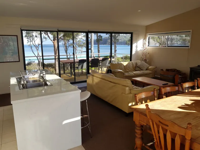Roaring Beach Retreat - pet friendly, beachfront - Image 1