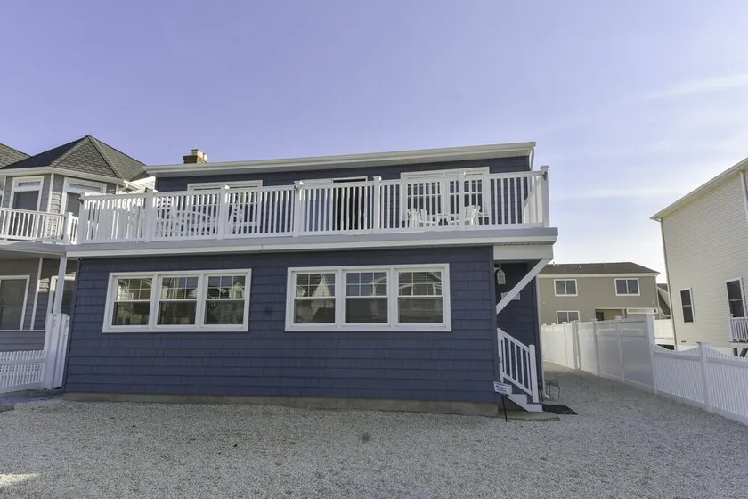 5 Houses to the Beach! Lavallette Beach Block Home - Image 1