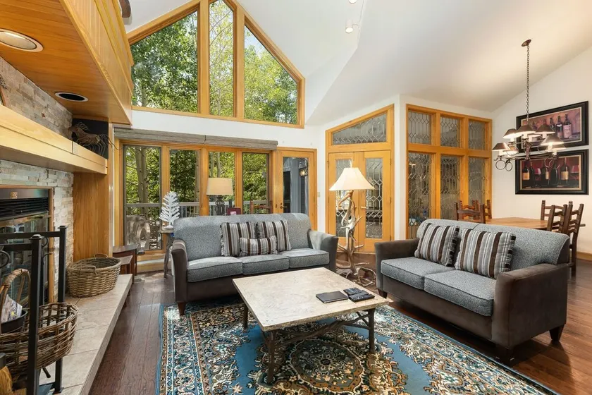 2708 Chateaux DMont condo - Image 1
