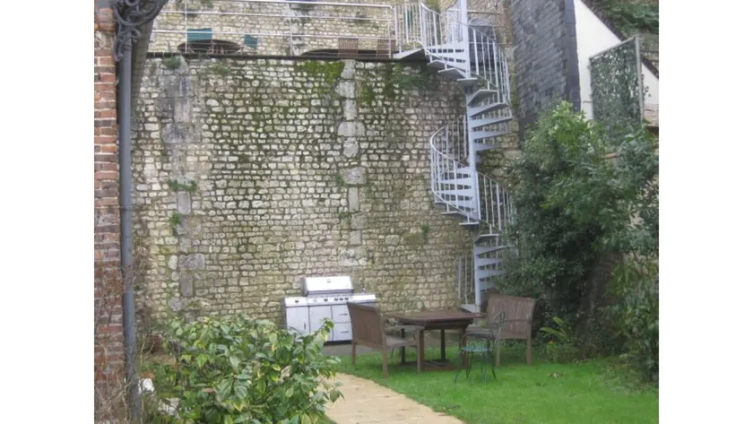 Ideal for a group of 12 people 500 m from the town center - Image 1