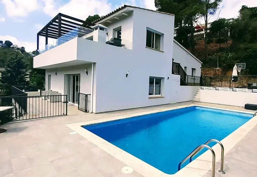 Casa Nuestra - Image 1