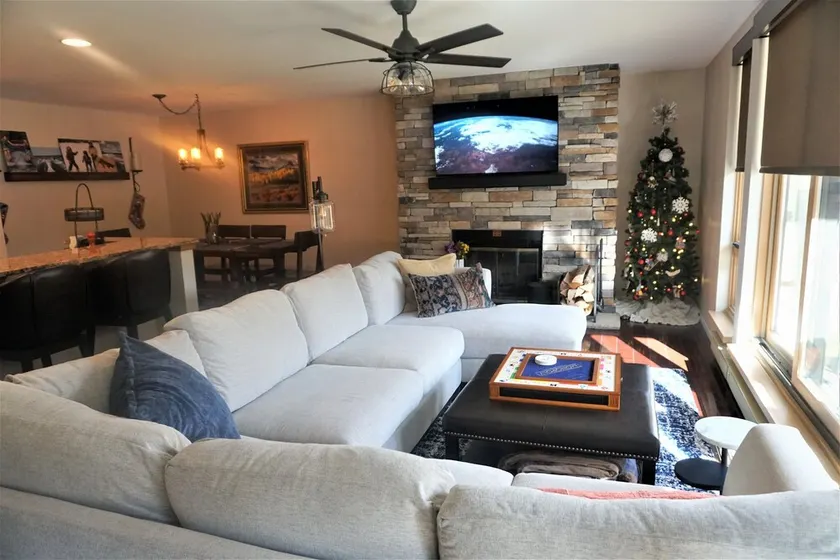 Beautiful Vail Mountain View Condo with Shuttle to Skiing - sleeps 6! Simba Run - Image 1