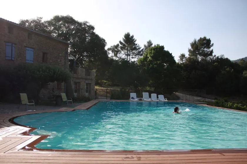 Studio 5 in a charming building, swimming pool in the middle of vineyards - Image 1