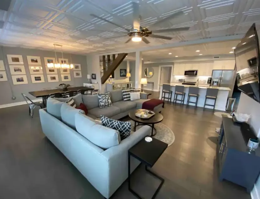 Downtown West Jefferson 3 bedroom apartment walking distance to everything. - Image 1