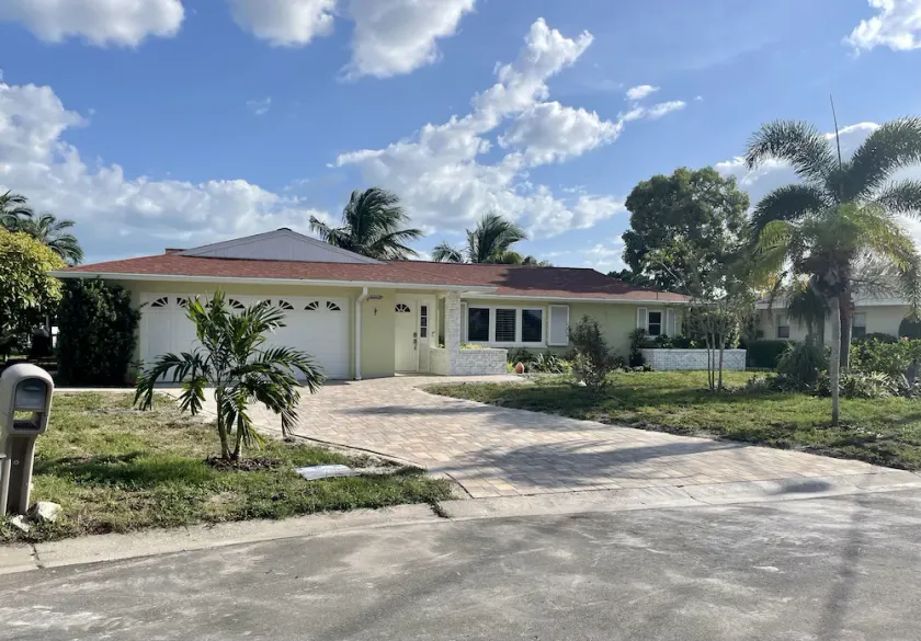 Amazing waterfront home on Palma Sola Bay, a bicycle ride to  Anna Maria Island. - Image 1