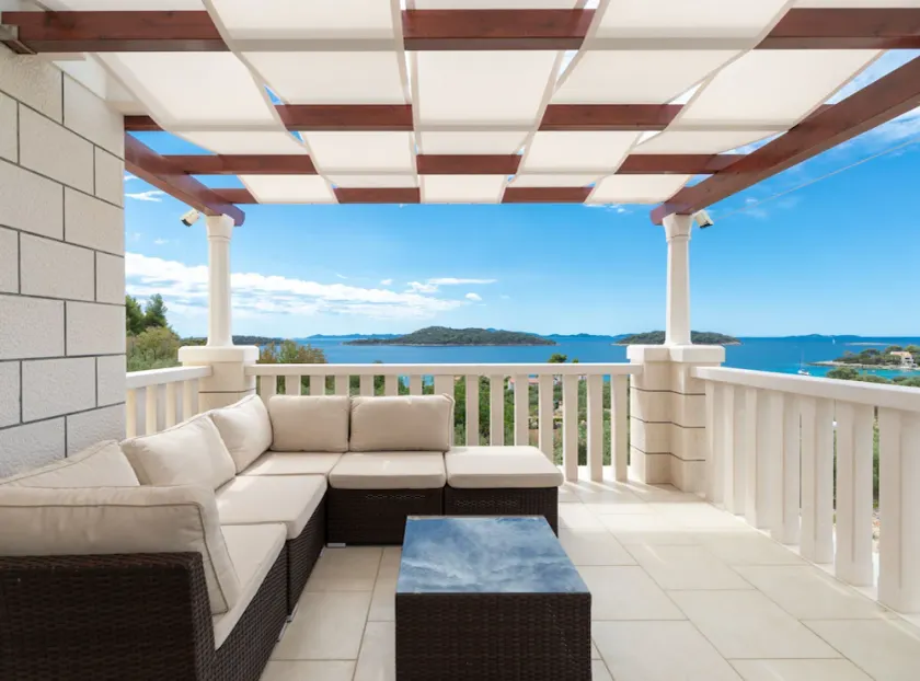 Modern Villa Near the Sea - Image 1