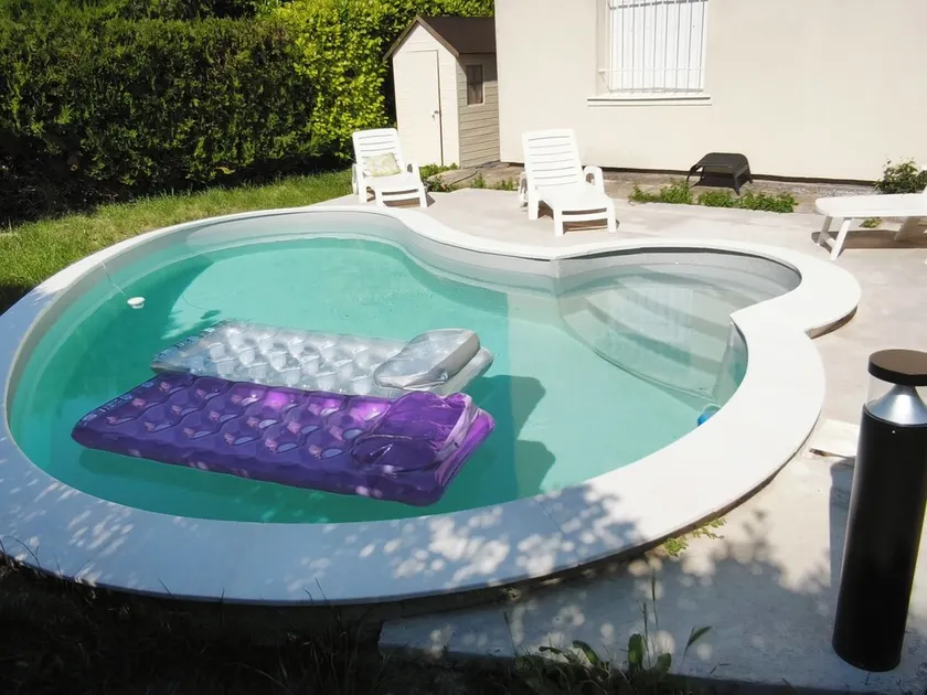 F2 air-conditioned condominium with swimming pool  - Image 1