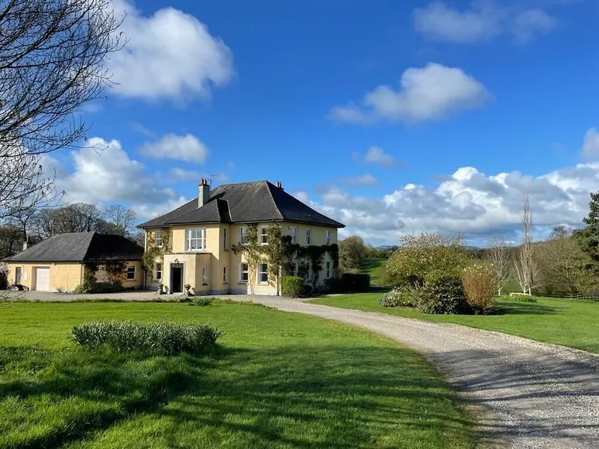 Stunning 5 bed house in a beautiful location. - Image 1