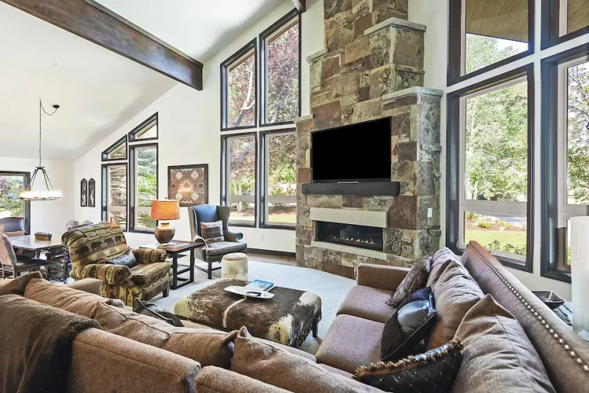 Silver Spring Stunner! - 4 bdrm + hot tub - Image 1