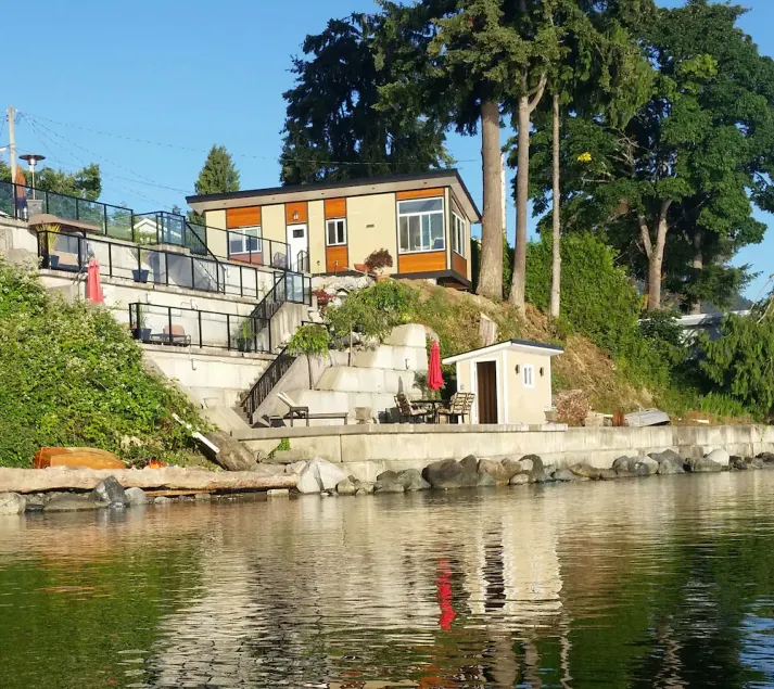 Luxo Oceanfront Cottage - Image 1