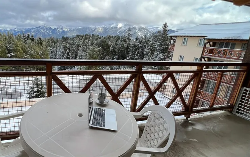 Mountain-view 6-persons Apartment - Image 1
