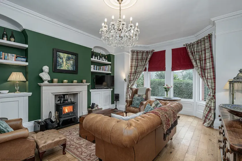 No22, Llandudno - Stylish & Cosy Period Apartment, with Hot Tub & Private Parking - Image 1