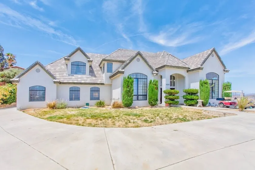 The peaceful and spacious villa will make your vacation - Image 1