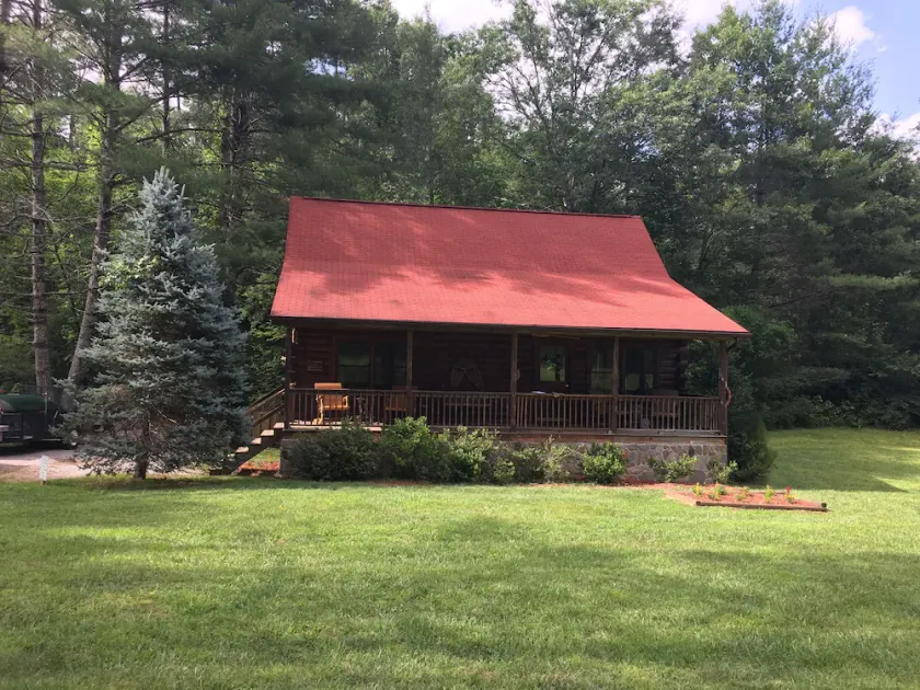 Creekside timmerstuga, perfekt familjesemester! Hot tub, Fire Pit, Tubing, Fiske - Image 1