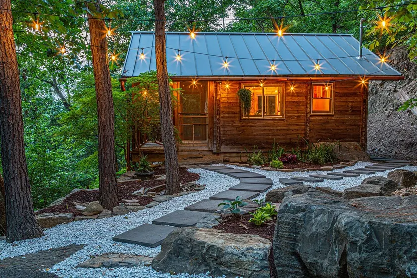 Perched in the Trees, Very Private, Screened in Porch with view - Image 1