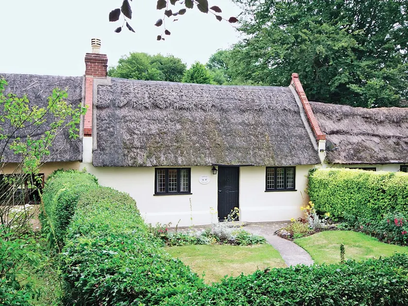 Enchanted by thatch and character. - Image 1