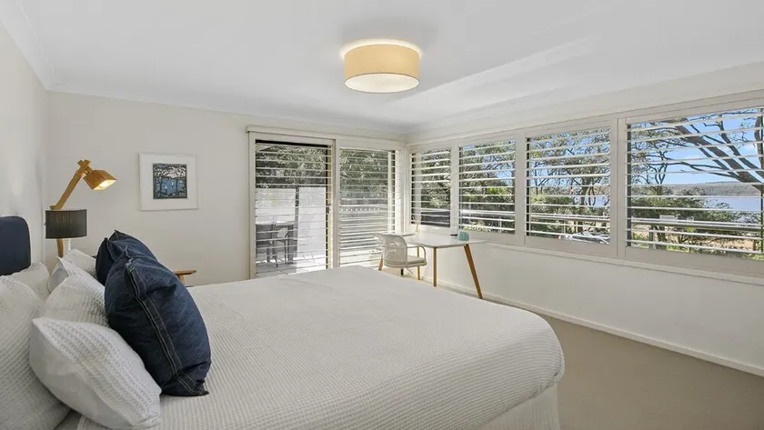 Pet friendly, cross the road to the beach! - Image 1