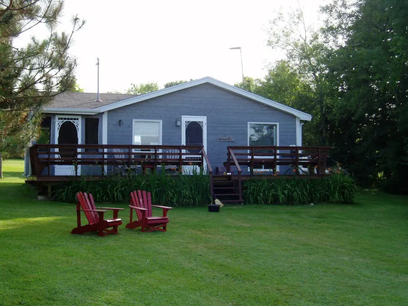 Hyggeligt, privat sommerhus ved havet med spektakulær udsigt i Fortune PEI - Image 1