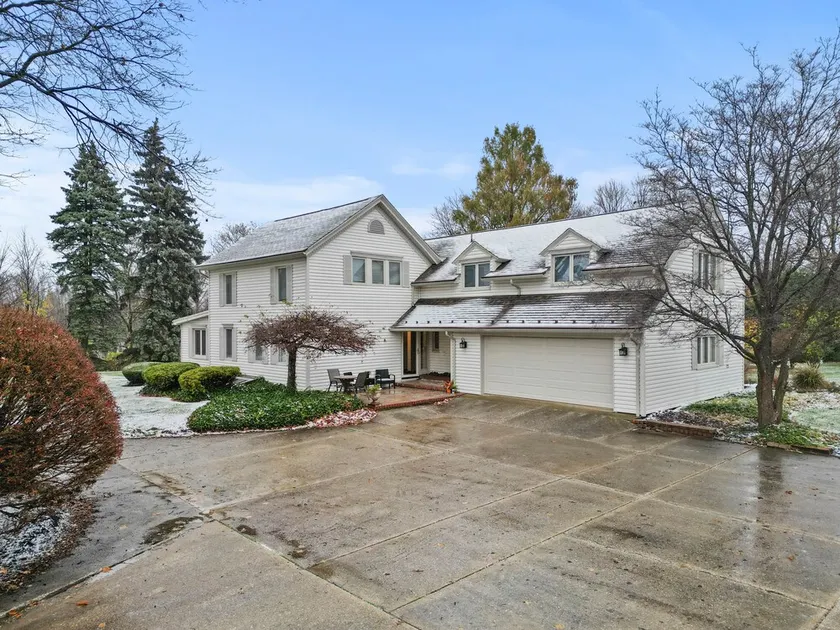 Sleeps 18 w/Game Room, 9 min to Geneva Strip, 7 min to Harbor District/Wineries - Image 1